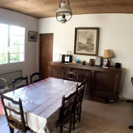 Spacious In Quiet Setting With Large Gardens Casa de Férias Landevieille