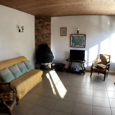 Spacious In Quiet Setting With Large Gardens Casa de Férias Landevieille