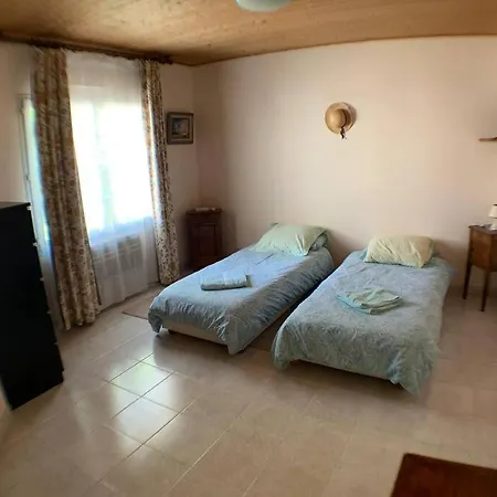 Casa de Férias Spacious In Quiet Setting With Large Gardens *