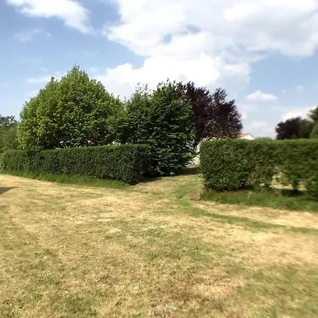 Spacious In Quiet Setting With Large Gardens *